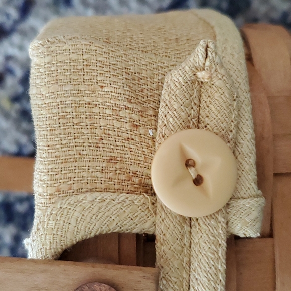 Longaberger Woven Memories Basket with Butternut fabric and Plastic Liner - Picture 12 of 15